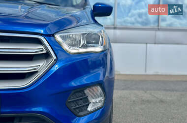 Внедорожник / Кроссовер Ford Escape 2018 в 