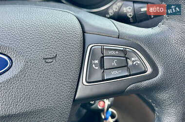 Внедорожник / Кроссовер Ford Escape 2018 в 