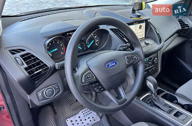 Внедорожник / Кроссовер Ford Escape 2018 в 