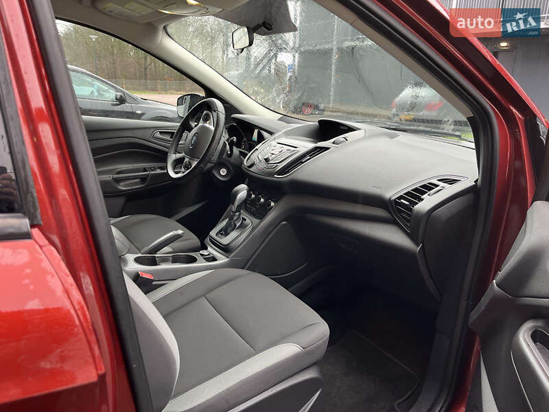 Позашляховик / Кросовер Ford Escape 2015 в Луцьку