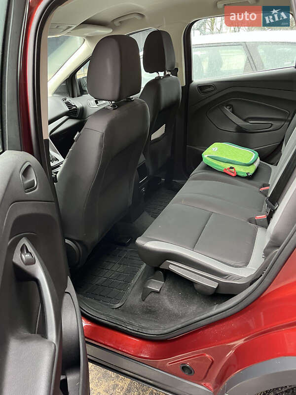 Позашляховик / Кросовер Ford Escape 2015 в Луцьку