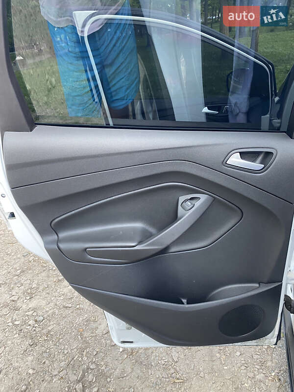 Внедорожник / Кроссовер Ford Escape 2015 в Яготине
