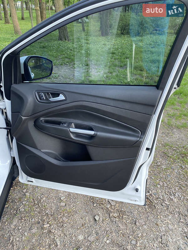 Внедорожник / Кроссовер Ford Escape 2015 в Яготине
