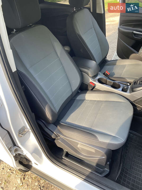Внедорожник / Кроссовер Ford Escape 2015 в Яготине
