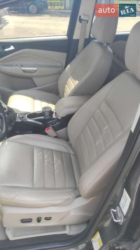 Внедорожник / Кроссовер Ford Escape 2014 в Кривом Роге