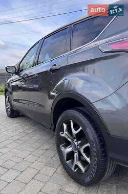 Внедорожник / Кроссовер Ford Escape 2016 в 