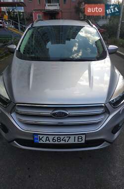 Внедорожник / Кроссовер Ford Escape 2018 в 