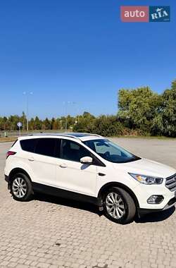 Внедорожник / Кроссовер Ford Escape 2017 в 