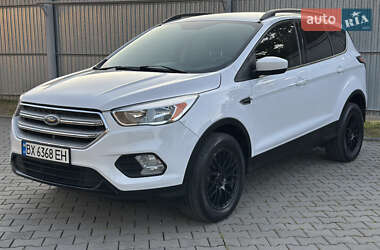 Внедорожник / Кроссовер Ford Escape 2018 в 