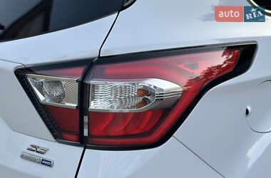 Внедорожник / Кроссовер Ford Escape 2018 в 