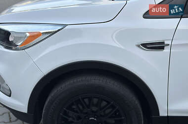 Внедорожник / Кроссовер Ford Escape 2018 в 