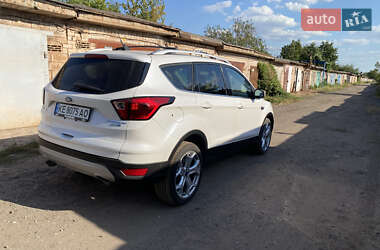 Внедорожник / Кроссовер Ford Escape 2018 в 
