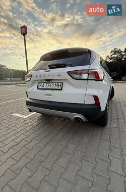 Внедорожник / Кроссовер Ford Escape 2020 в 