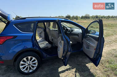 Внедорожник / Кроссовер Ford Escape 2019 в 