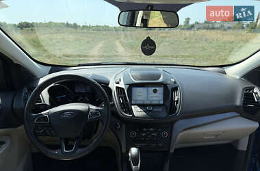 Внедорожник / Кроссовер Ford Escape 2019 в 