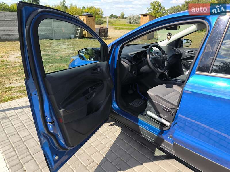 Внедорожник / Кроссовер Ford Escape 2017 в Павлограде