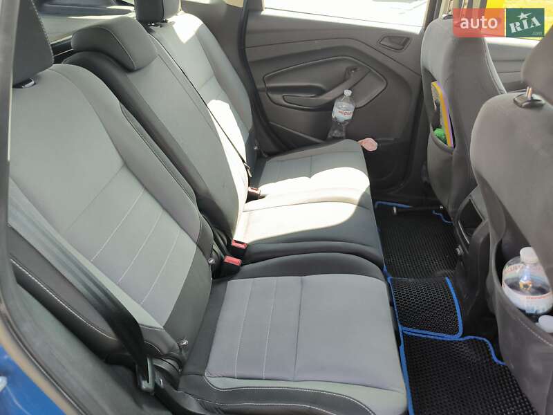 Внедорожник / Кроссовер Ford Escape 2017 в Павлограде