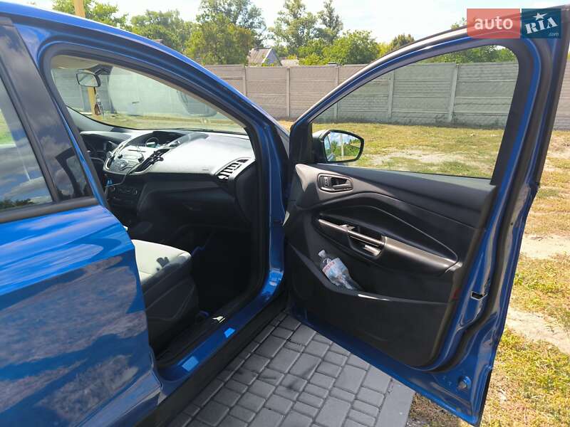 Внедорожник / Кроссовер Ford Escape 2017 в Павлограде