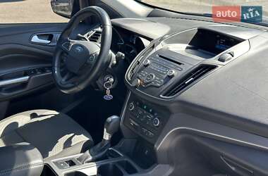 Внедорожник / Кроссовер Ford Escape 2017 в 