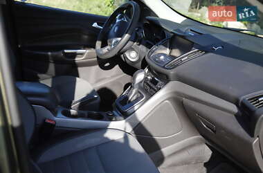 Внедорожник / Кроссовер Ford Escape 2012 в 