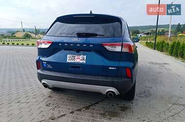 Внедорожник / Кроссовер Ford Escape 2019 в 