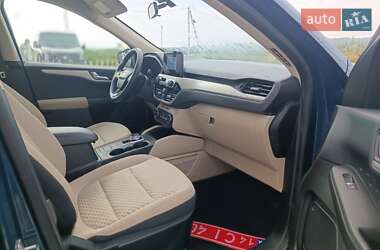 Внедорожник / Кроссовер Ford Escape 2019 в 