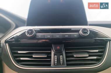 Внедорожник / Кроссовер Ford Escape 2019 в 