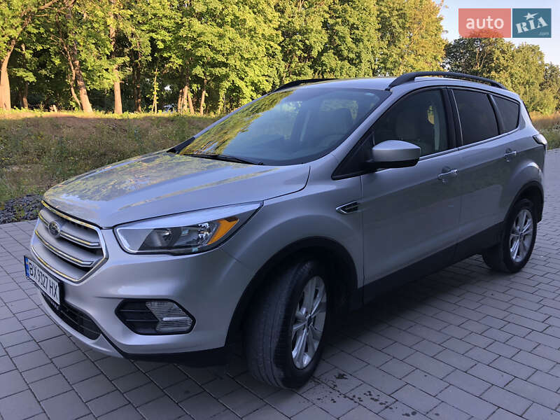 Внедорожник / Кроссовер Ford Escape 2018 в Хмельницком