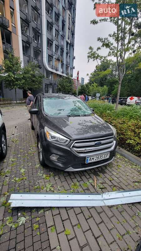 Внедорожник / Кроссовер Ford Escape 2017 в 