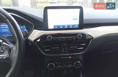 Внедорожник / Кроссовер Ford Escape 2021 в 
