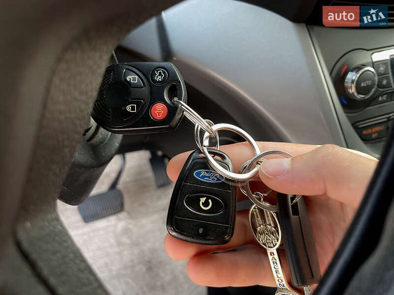Внедорожник / Кроссовер Ford Escape 2015 в Киеве