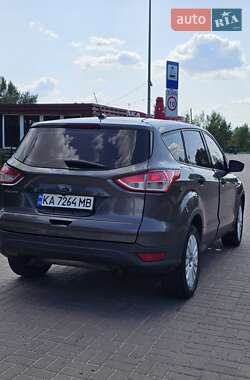 Внедорожник / Кроссовер Ford Escape 2015 в 