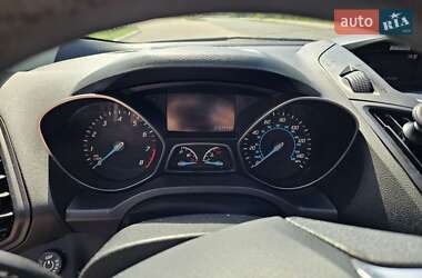 Внедорожник / Кроссовер Ford Escape 2015 в 