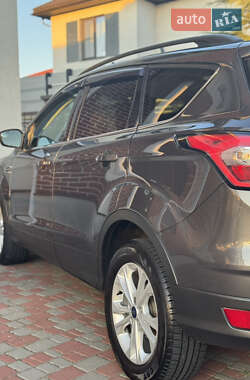 Внедорожник / Кроссовер Ford Escape 2017 в 