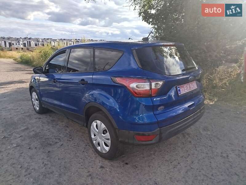 Внедорожник / Кроссовер Ford Escape 2017 в Ровно