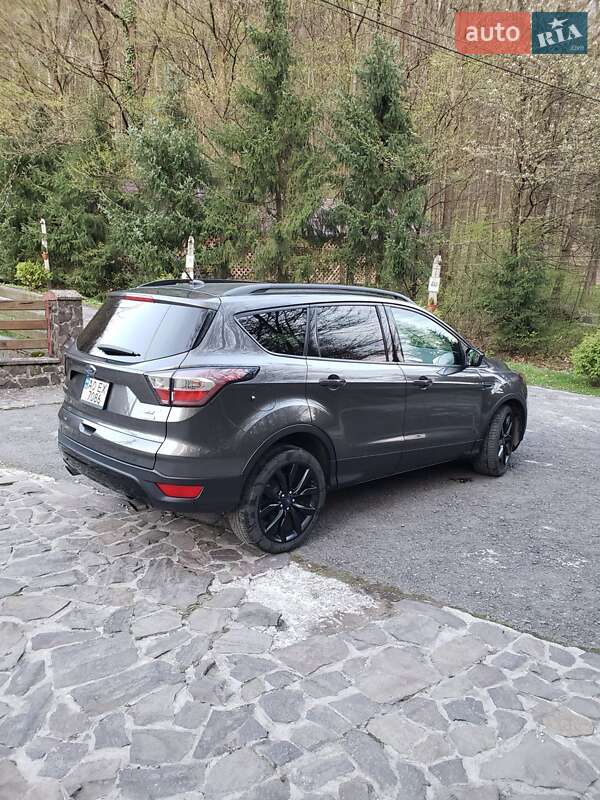 Внедорожник / Кроссовер Ford Escape 2017 в Ужгороде