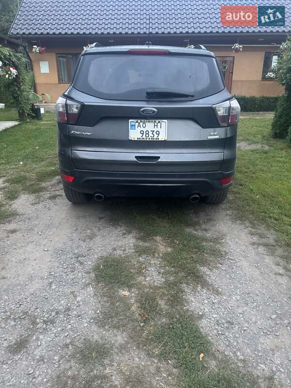 Внедорожник / Кроссовер Ford Escape 2017 в Ужгороде