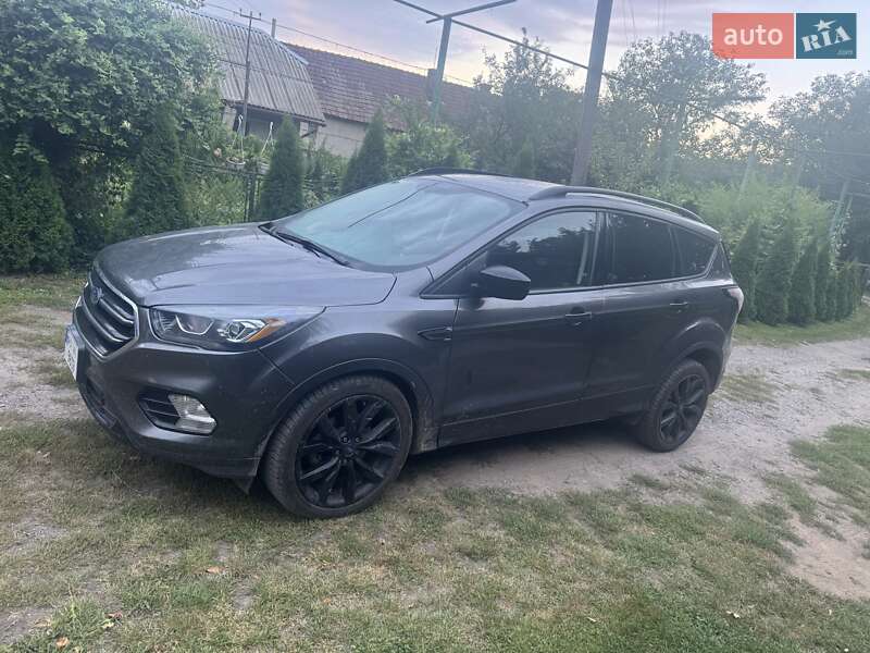 Внедорожник / Кроссовер Ford Escape 2017 в Ужгороде