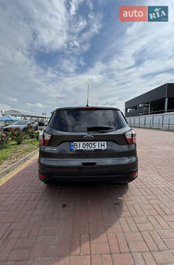 Внедорожник / Кроссовер Ford Escape 2017 в 