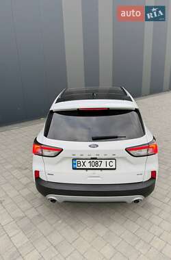 Внедорожник / Кроссовер Ford Escape 2020 в 