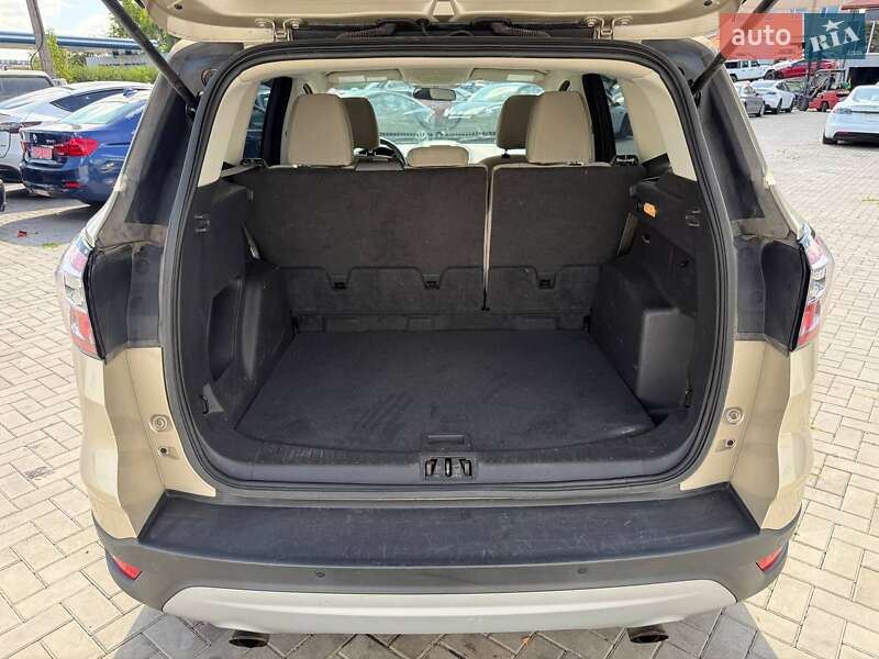 Внедорожник / Кроссовер Ford Escape 2017 в Луцке