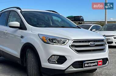 Внедорожник / Кроссовер Ford Escape 2016 в 