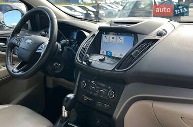 Внедорожник / Кроссовер Ford Escape 2016 в 