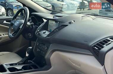 Внедорожник / Кроссовер Ford Escape 2016 в 