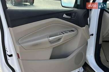 Внедорожник / Кроссовер Ford Escape 2016 в 