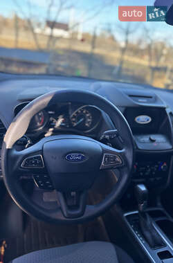 Внедорожник / Кроссовер Ford Escape 2017 в 