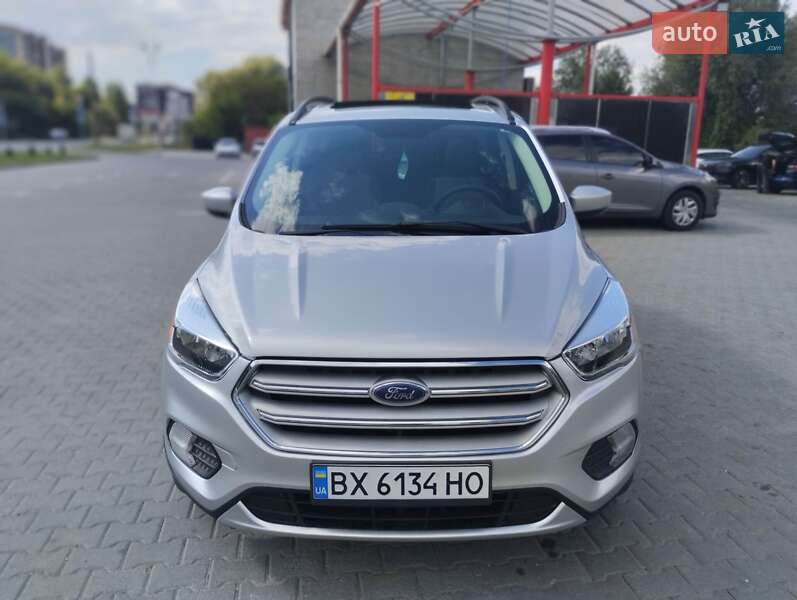 Внедорожник / Кроссовер Ford Escape 2018 в Хмельницком