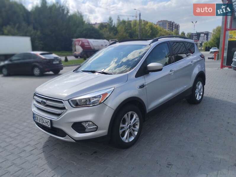 Внедорожник / Кроссовер Ford Escape 2018 в Хмельницком