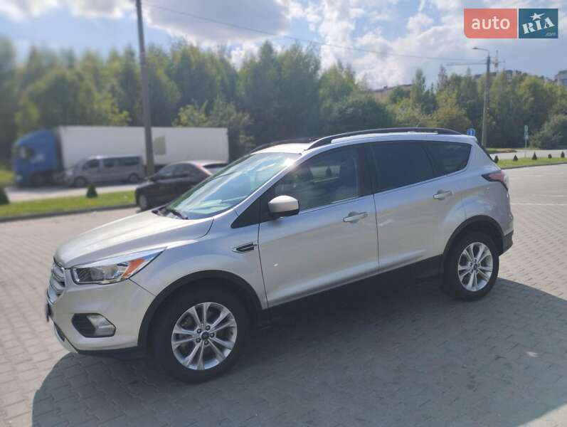 Внедорожник / Кроссовер Ford Escape 2018 в Хмельницком