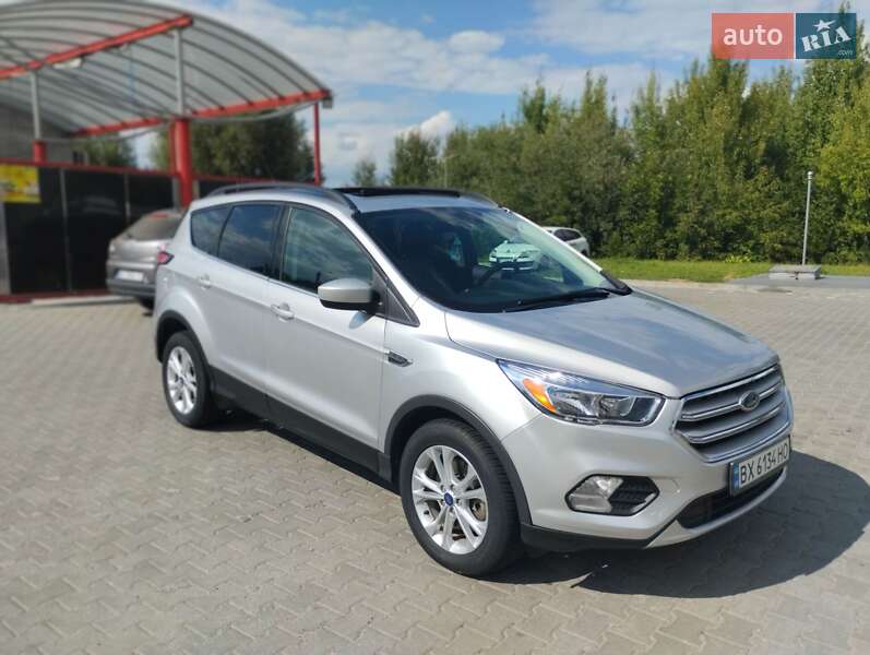Внедорожник / Кроссовер Ford Escape 2018 в Хмельницком
